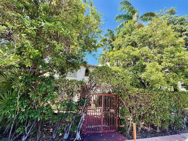 Building Photo - 1528 Drexel Ave