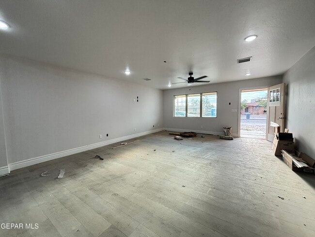 Building Photo - 2633 Dunoon Dr