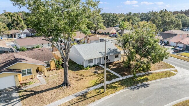 Building Photo - 16001 Saddlestring Dr