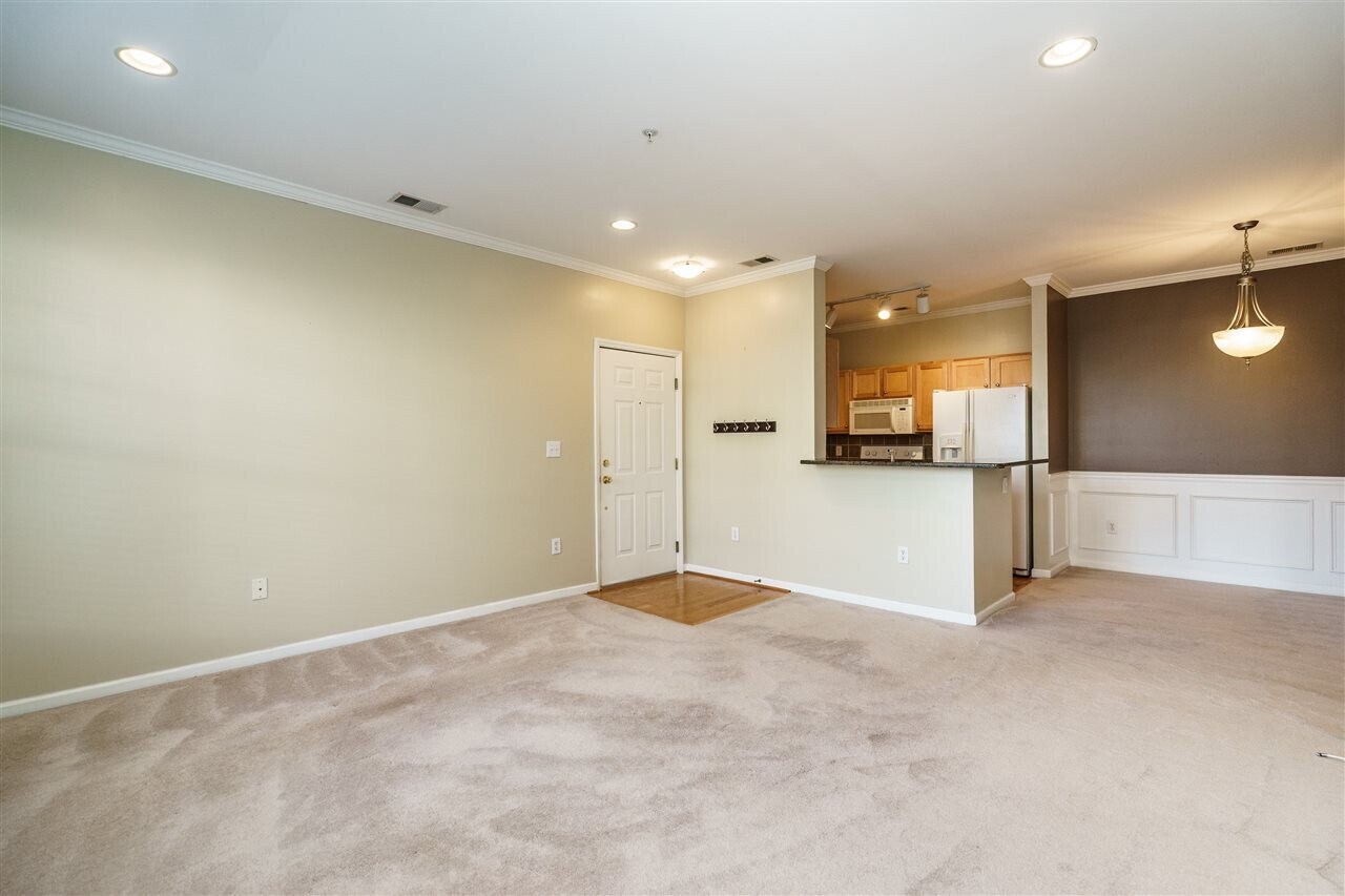 Building Photo - 800 Moratuck Dr