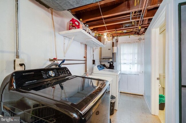 Building Photo - 117 E Broad St