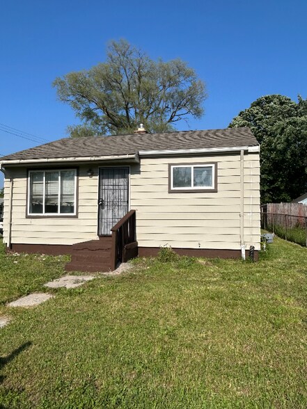 Primary Photo - 975 Darling St