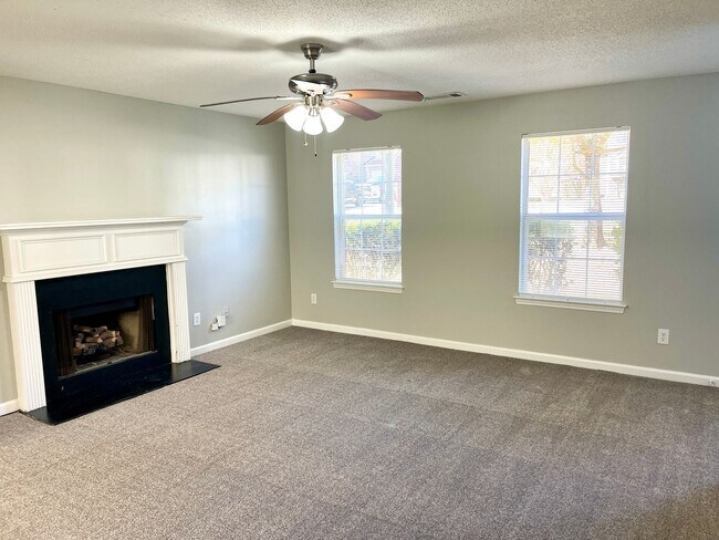 Building Photo - Welcome to this charming 3-bedroom, 2.5-ba...