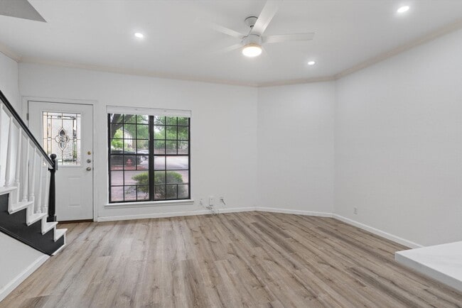 Building Photo - 1307 Kinney Ave