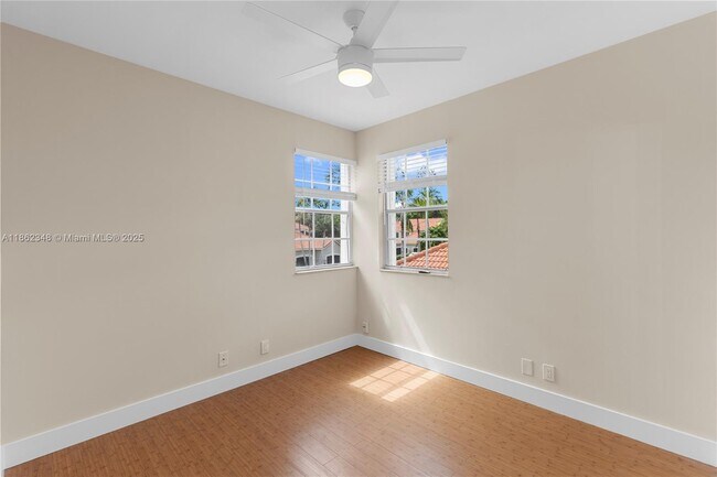Building Photo - 1081 Sorrento Dr