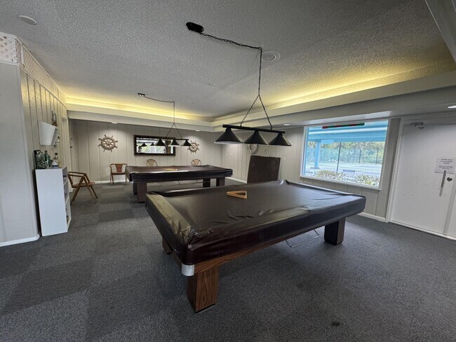 Building Photo - 1310 NE 14th Ct