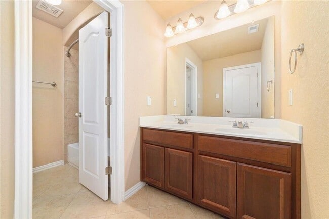 Building Photo - 2051 Brodie Ln