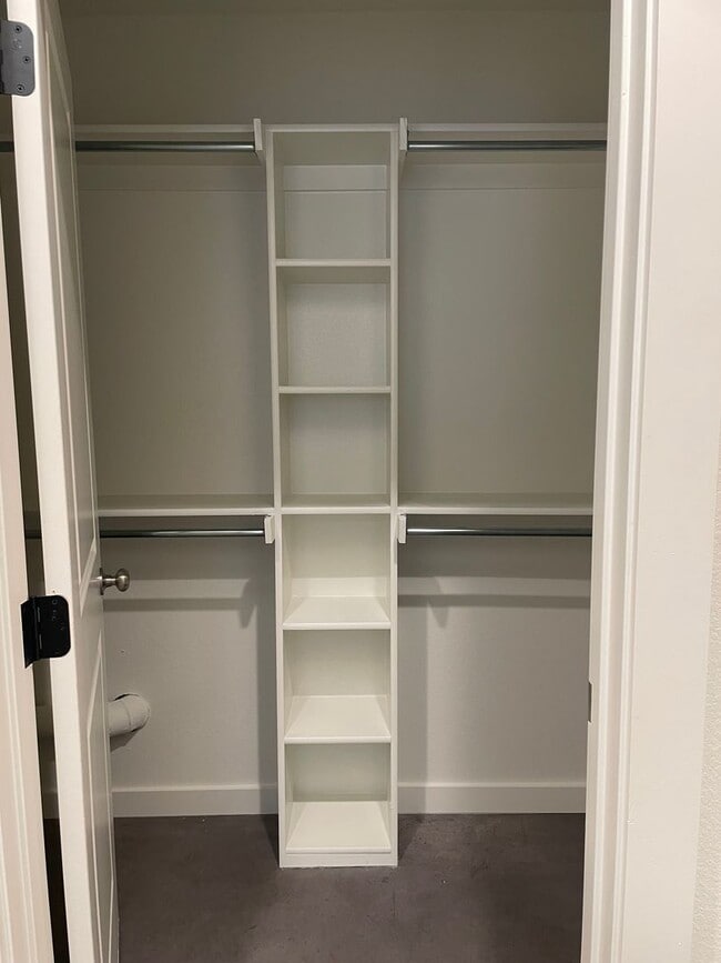 Building Photo - 2 bedroom 1.5 bath home