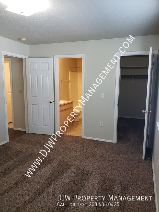 Building Photo - 188 N Avenger Ln