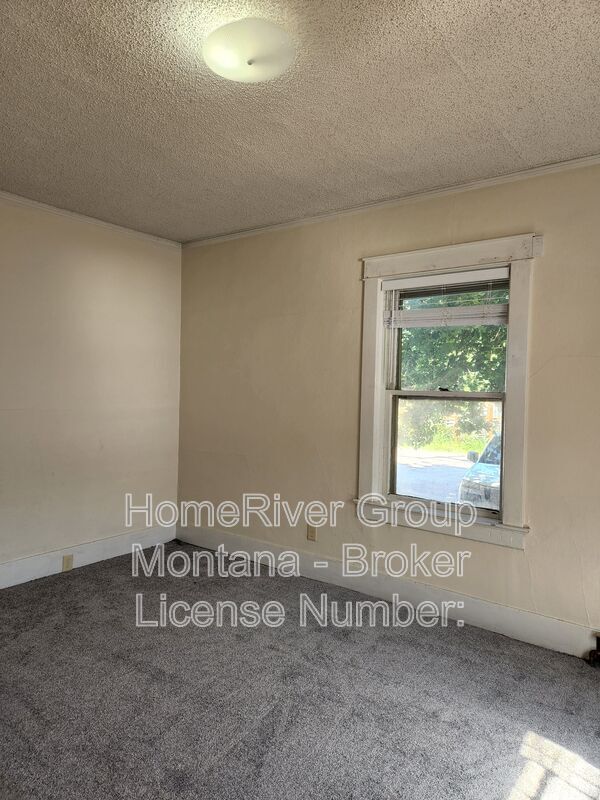 Building Photo - 532 S 3rd St W