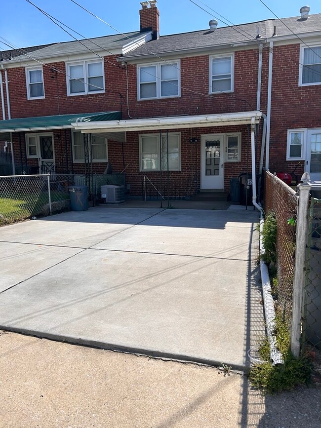 Building Photo - 433 Pembrooke Blvd