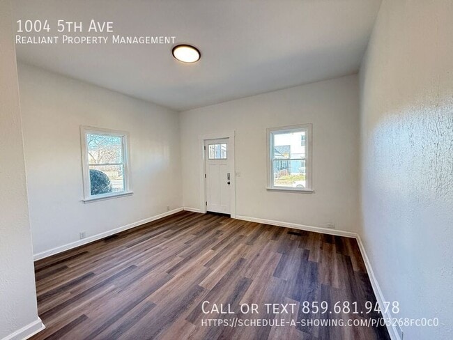 Building Photo - 1004 5th Ave