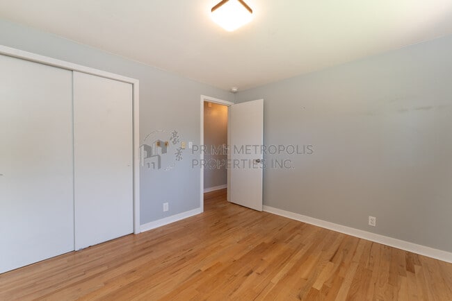Building Photo - 410 S 116th St