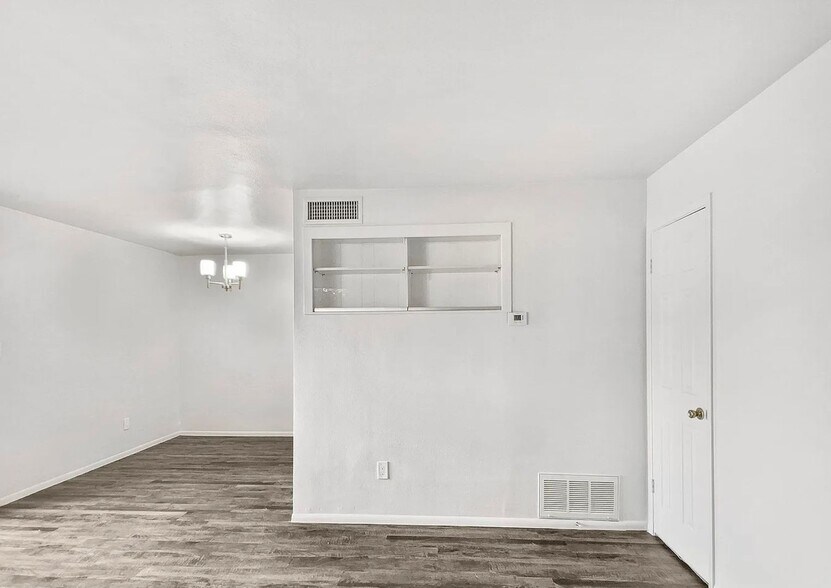 Building Photo - 600 S Dobson Rd