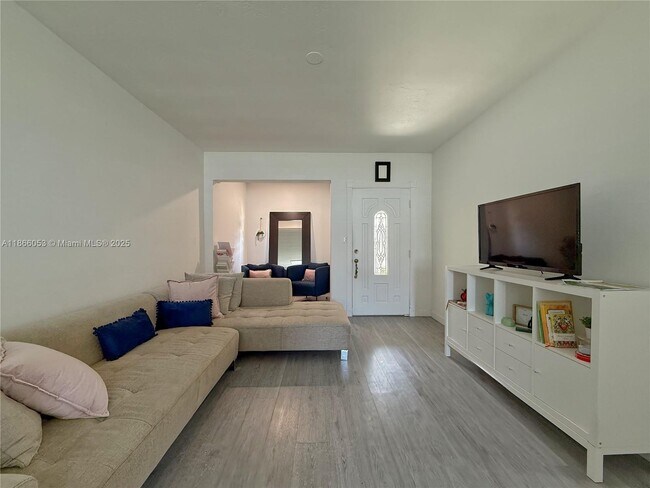 Building Photo - 3121 SW 25th Ter