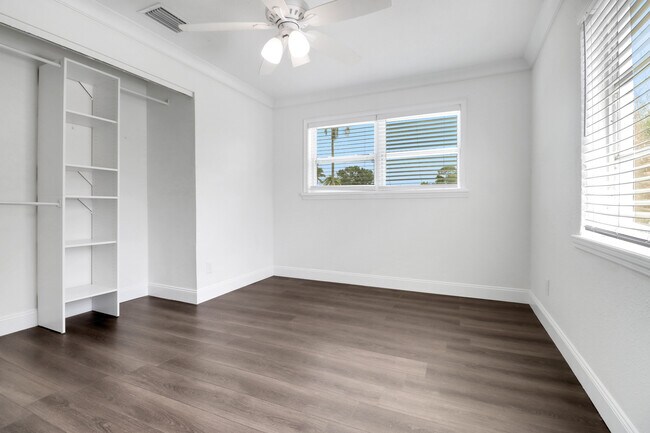 Building Photo - 3864 Coconut Cir S
