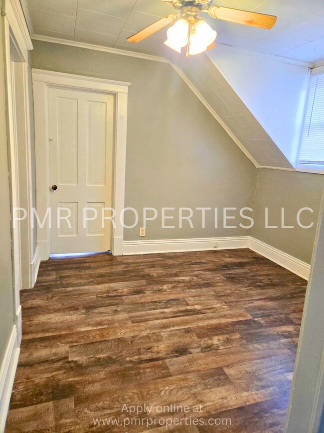 Building Photo - 104 E Graham Ave