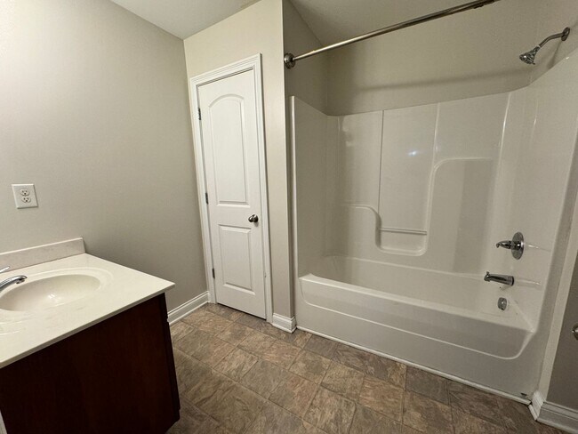 Building Photo - Beautiful 4 Bedroom in Kearney Ridge