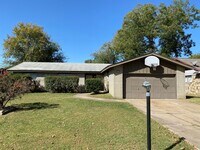 Building Photo - 3 Bedroom, 2 Bathroom, 2 car garage