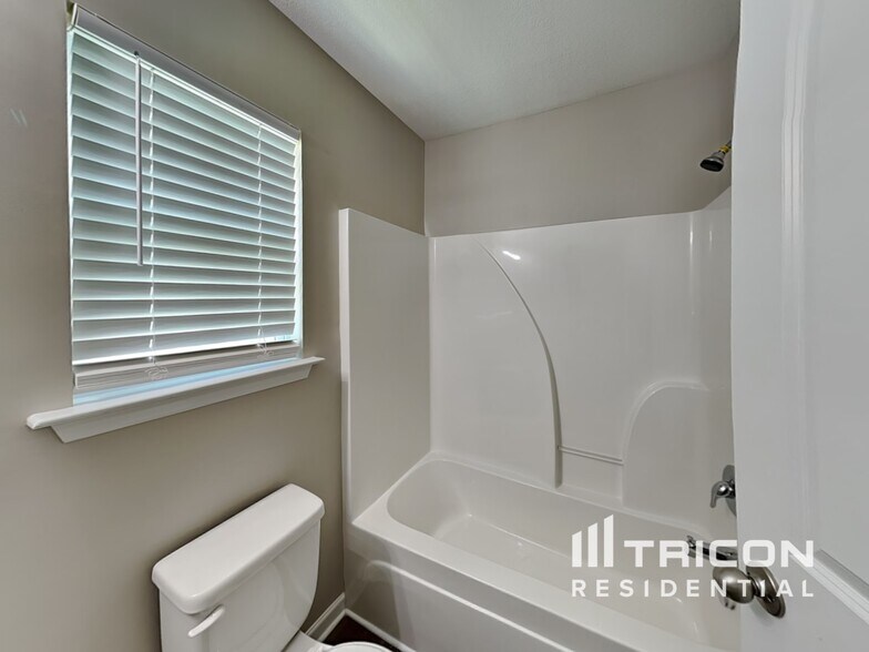 Building Photo - 1576 Rabon Farms Ln