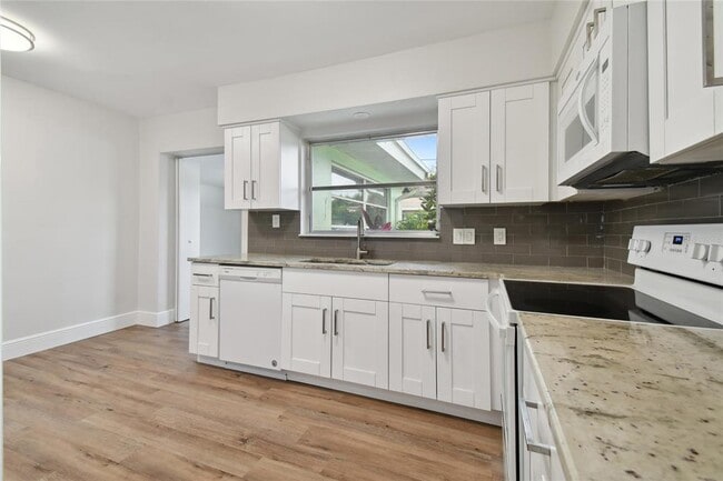 Building Photo - 2111 Lanai Ave