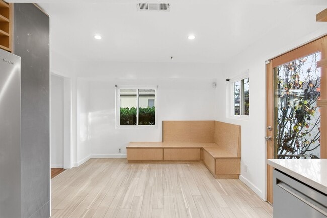 Building Photo - Beautiful 3 Bed + 2 Bath House + Front & Back Yard, Garage, Driveway