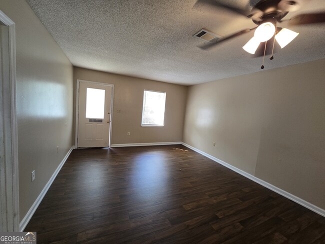 Building Photo - 403 E Lawnwood Ave