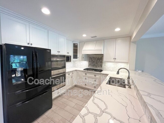 Building Photo - 41469 Woodhaven Dr W