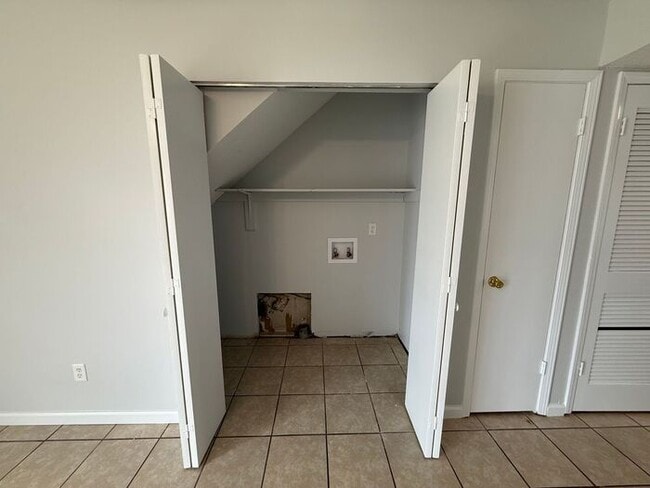 Building Photo - Gulf Breeze - Villa Woods - 2 bedroom, 1.5 bathroom