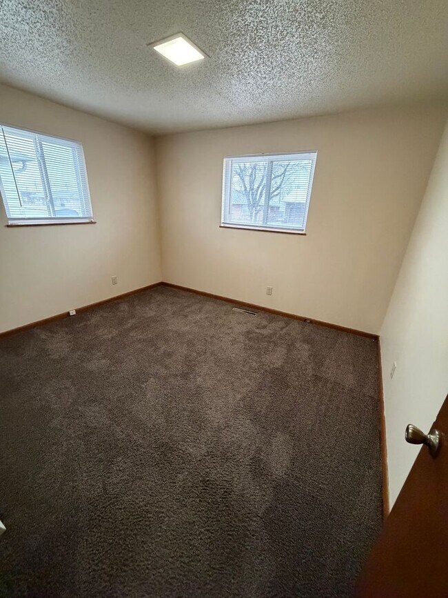 Building Photo - 3 Bedroom, 1 Bathroom House with Garage