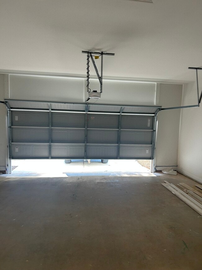 Building Photo - 135 Autumn Ridge