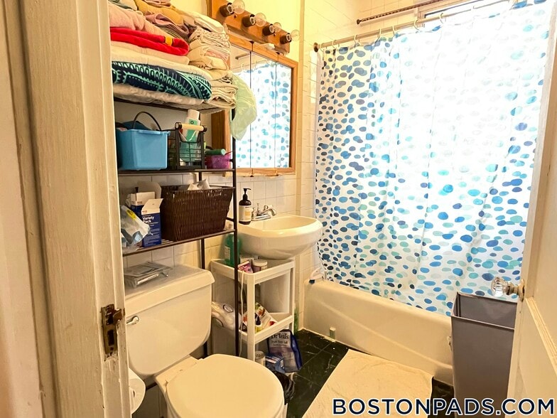 Building Photo - 15 Scottfield Rd