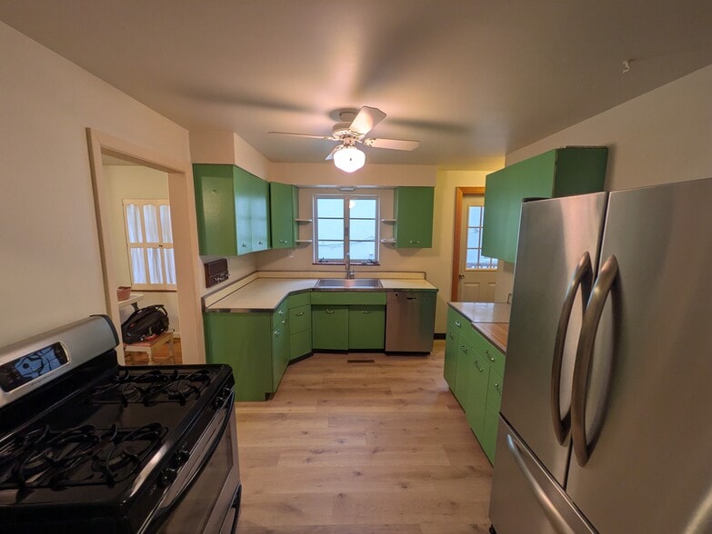 Building Photo - 852 Anaconda Ave