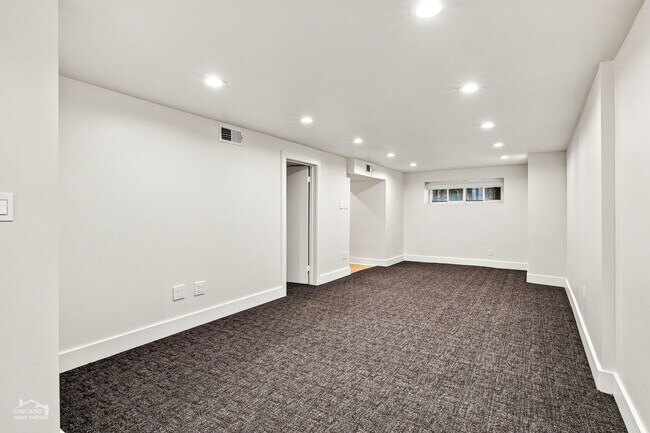 Building Photo - 560 W Arlington Pl