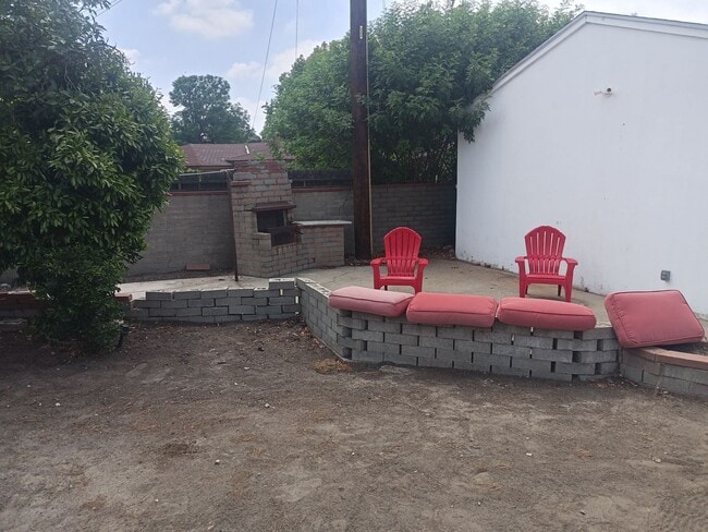 Building Photo - Charming 3-Bedroom Home in an Ideal Location!