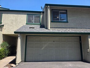 Building Photo - 3 bedroom condo w/2 car garage!