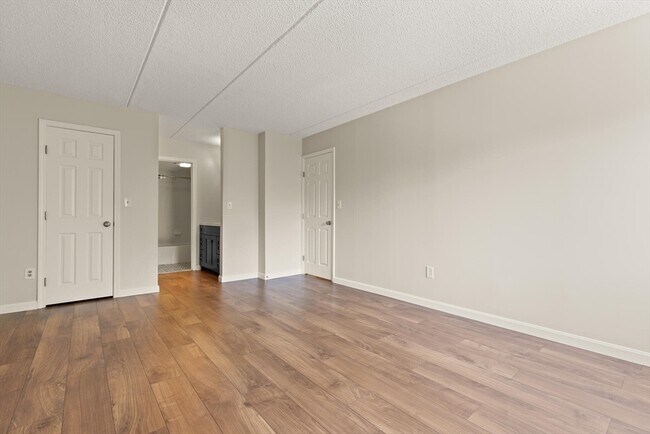 Building Photo - 289 Elm St