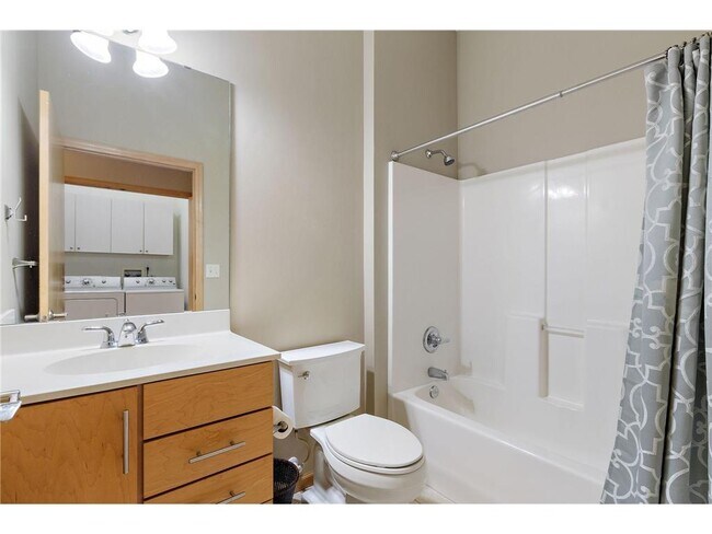 Building Photo - 270 4th St E