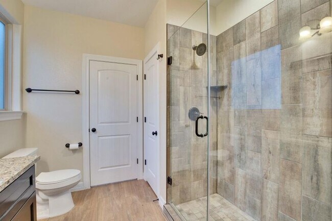 Building Photo - 118 N Buckhorn Dr