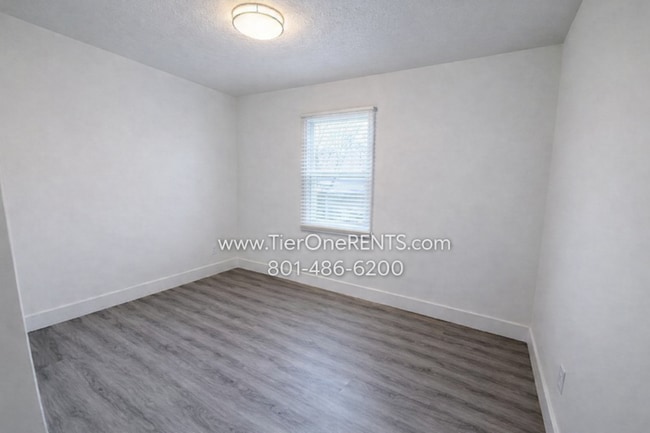 Building Photo - NO DEPOSIT option available for qualified renters with Obligo