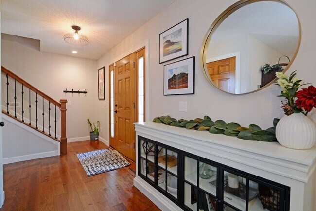 Building Photo - Beautiful 4-Bedroom Home in Vadnais Height...