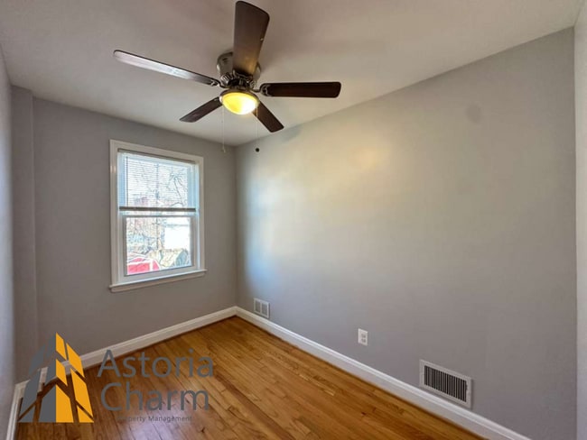 Building Photo - 3 Bedroom Home with Finished Basement, Parking, and Fenced Yard