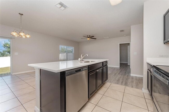 Building Photo - 128 Tanager St