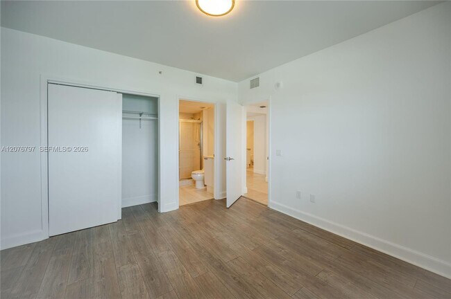 Building Photo - 15051 Royal Oaks Ln