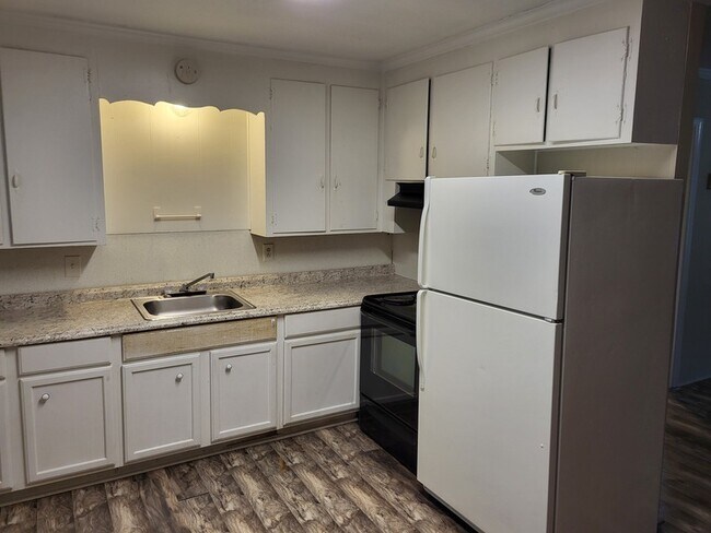 Building Photo - 400 E Talleyrand Ave