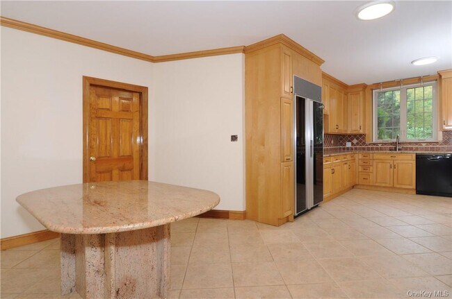 Building Photo - 136 Harriman Rd