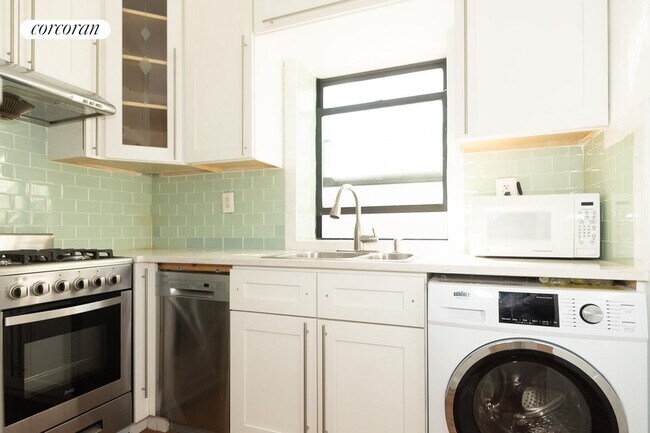 Building Photo - 67 W 107th St