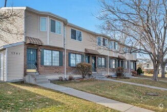 Building Photo - Awesome Rose Park Townhouse