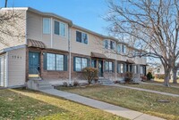 Building Photo - Awesome Rose Park Townhouse