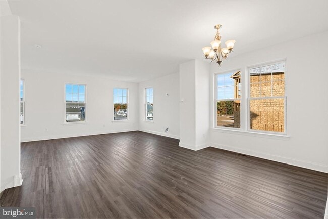 Building Photo - 985 Lorewood Grove Rd